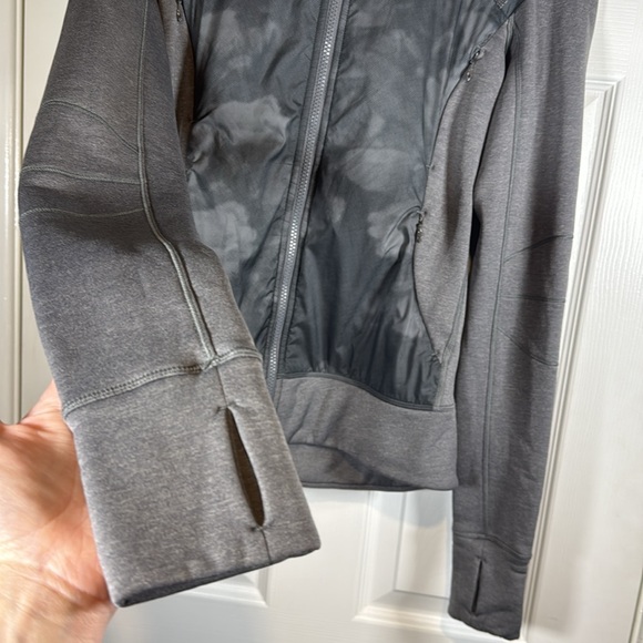 #75 Lululemon Snug Sprinter Jacket $168MSRP - Picture 7 of 13